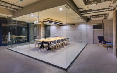 Resetting Living and Work Spaces for the New Year with Frameless Glass Walls